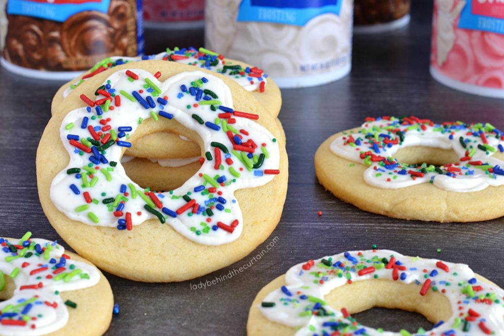 How to Decorate Cookies Like a Pro with Canned Frosting