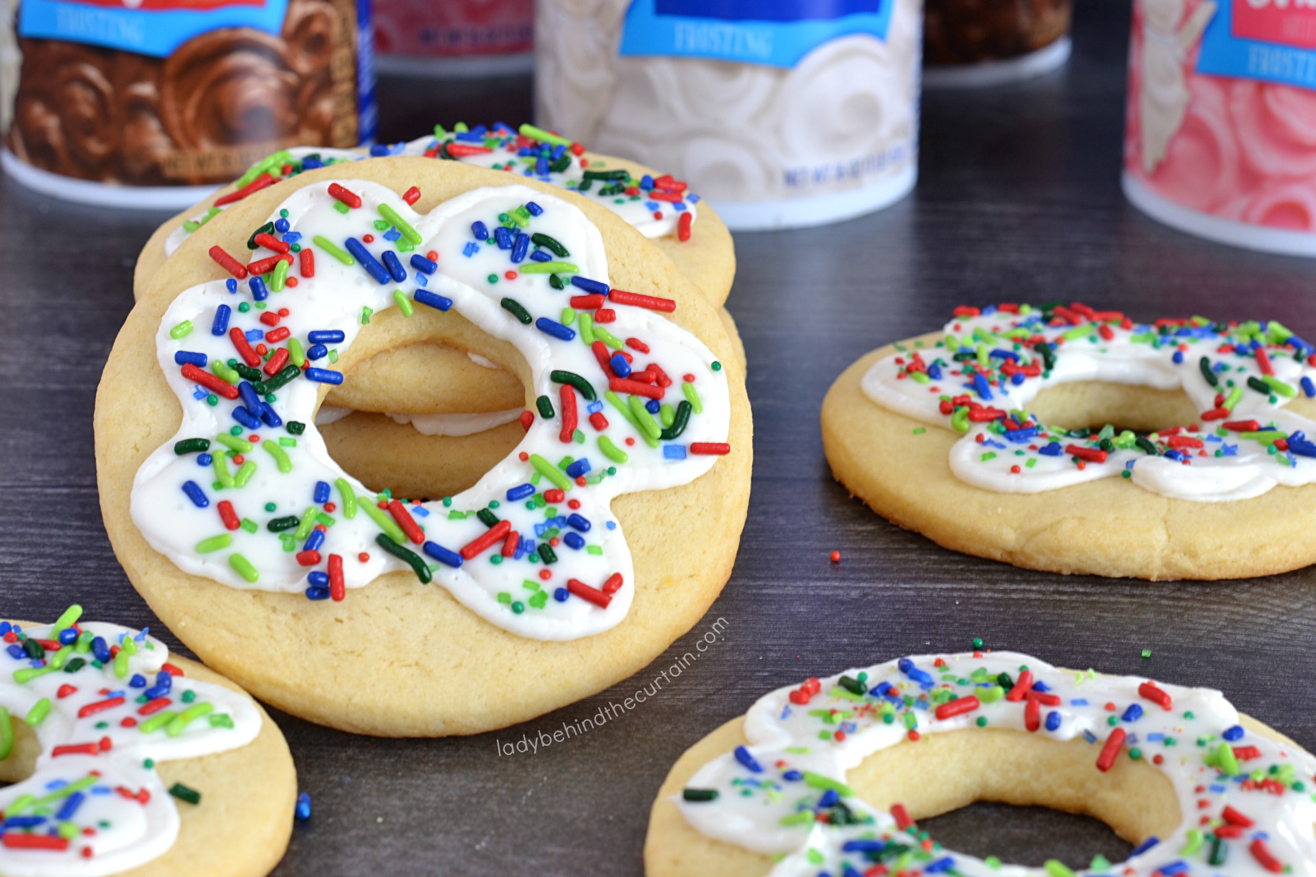 How to Decorate Cookies Like a Pro With Canned Frosting