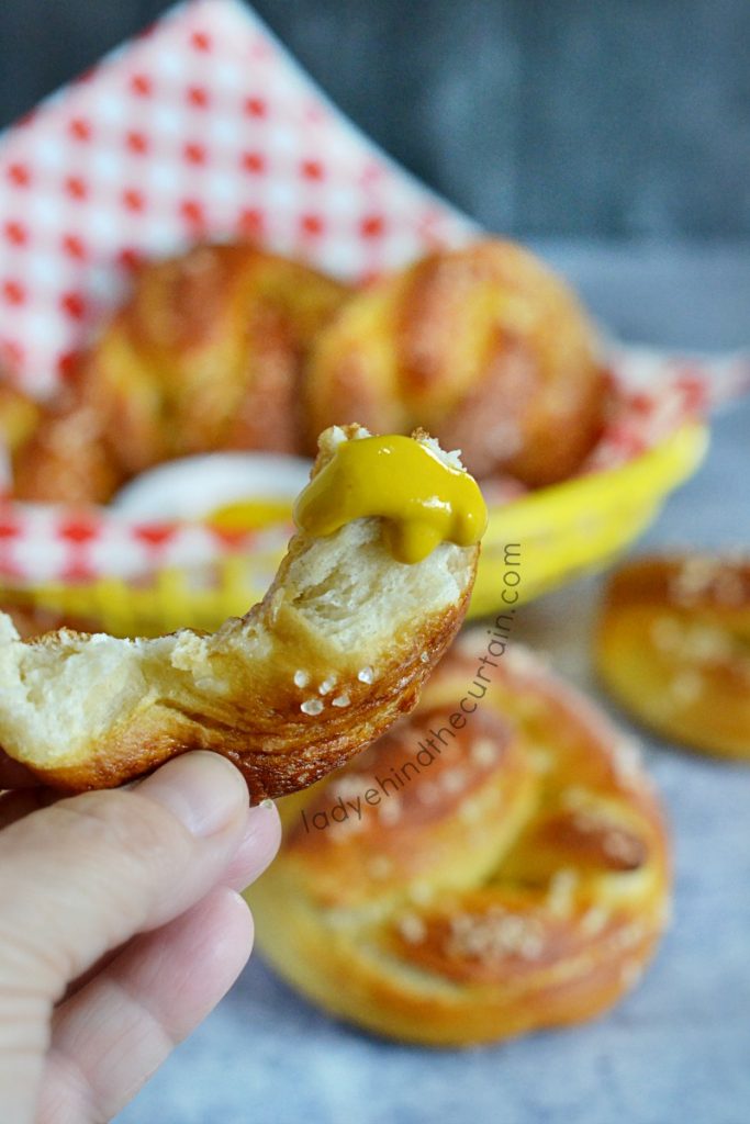 How to Make Homemade Soft Pretzels