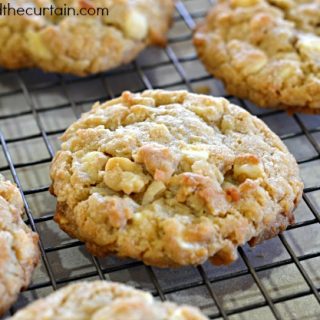 Chewy White Chocolate Chip Macadamia Nut Cookies