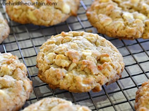 Chewy White Chocolate Chip Macadamia Nut Cookies