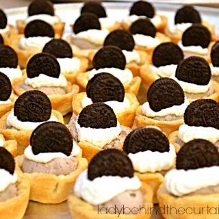 Cookies and Cream Mousse Mini Pies