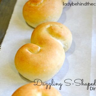 Dazzling S-Shaped Dinner Rolls