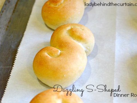 Dazzling S-Shaped Dinner Rolls