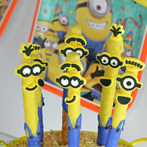 Easy Minion Pretzels