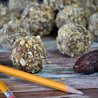 Healthy Peanut Butter Oatmeal Bites