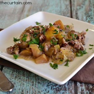 Slow Cooker Fruit and Pecan Dressing