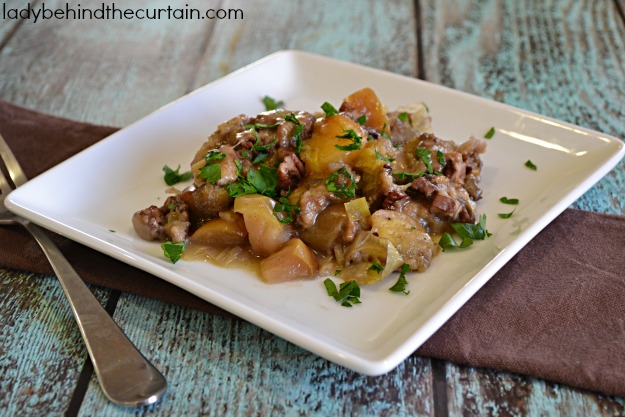 Slow Cooker Fruit and Pecan Dressing