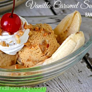 Vanilla Caramel Swirl Banana Splits