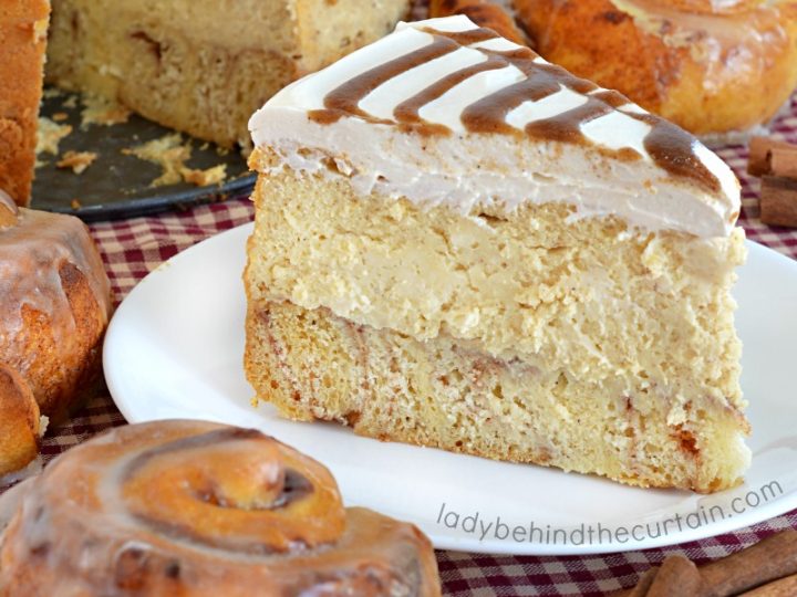 Cinnamon Roll Cheesecake