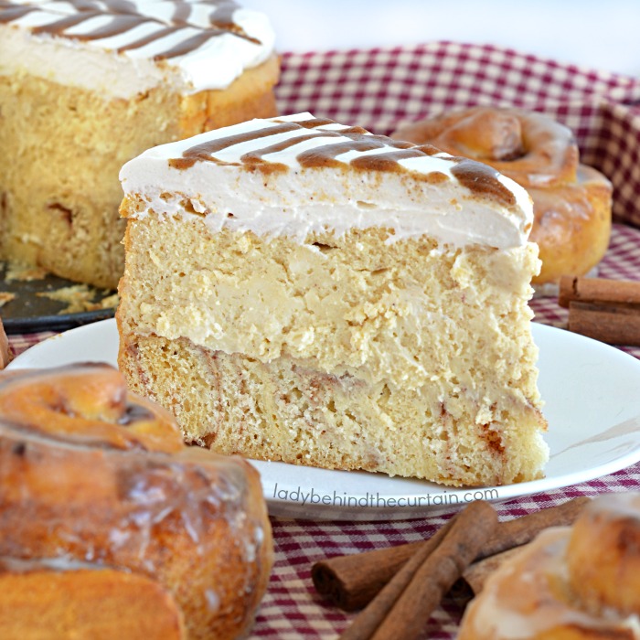 Cinnamon Roll Cheesecake