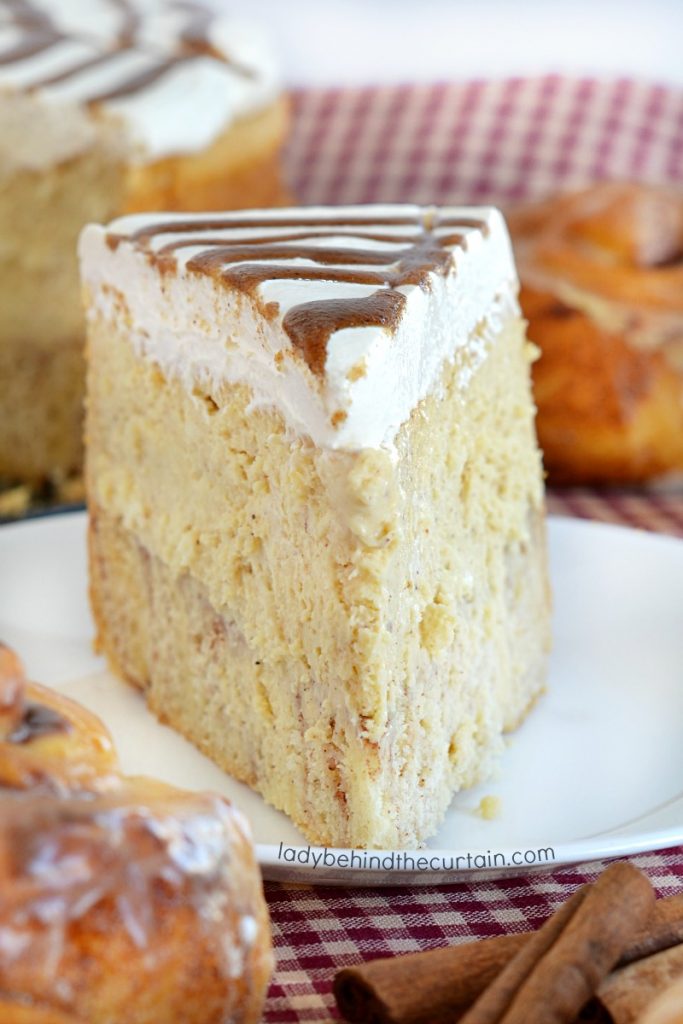 Cinnamon Roll Cheesecake