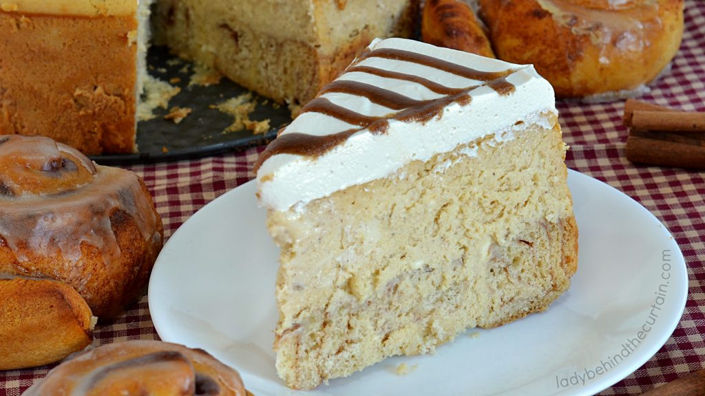 Cinnamon Roll Cheesecake