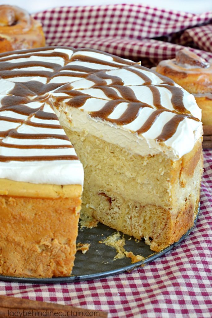 Cinnamon Roll Cheesecake