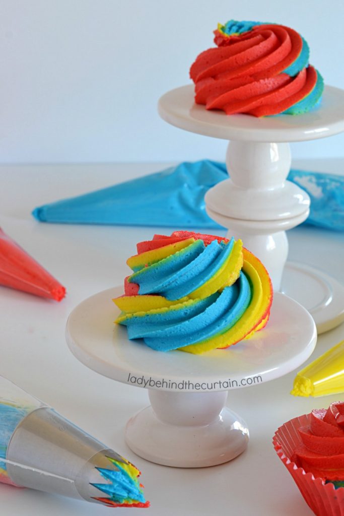 How to Swirl Multiple Colors of Frosting