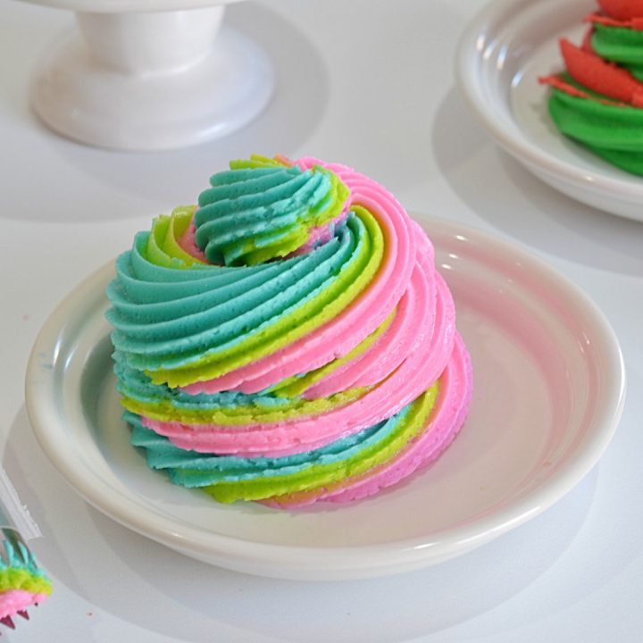 How to Swirl Multiple Colors of Frosting