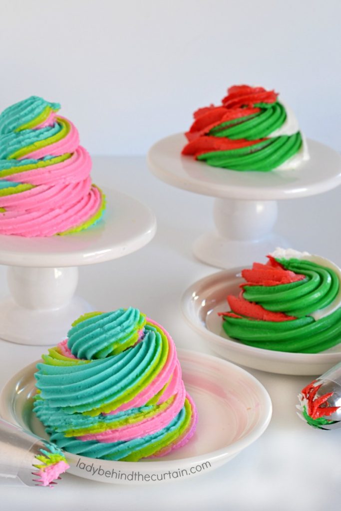 How to Swirl Multiple Colors of Frosting