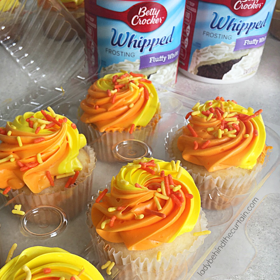 How to Swirl Multiple Colors of Frosting