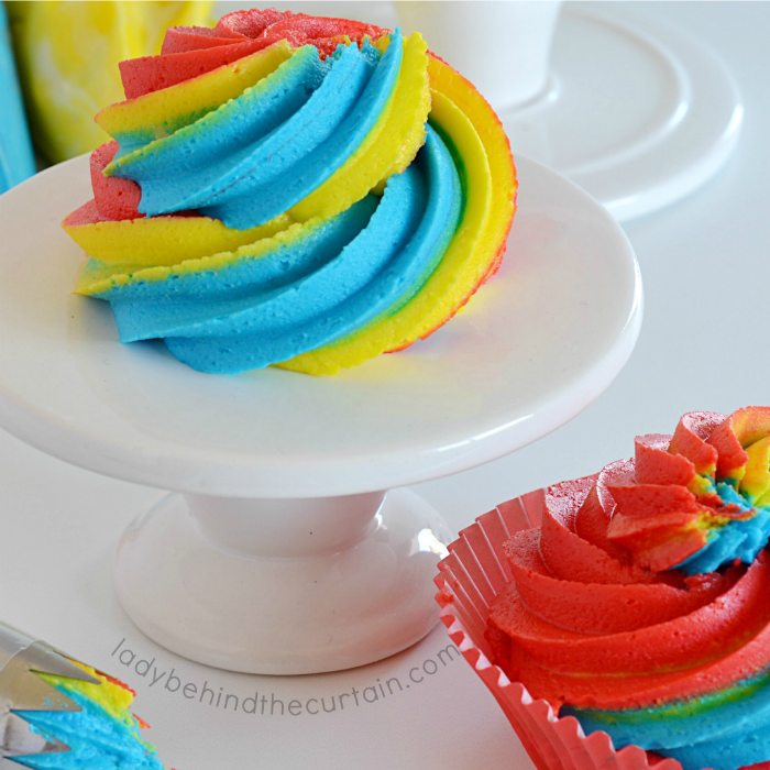 How to Swirl Multiple Colors of Frosting