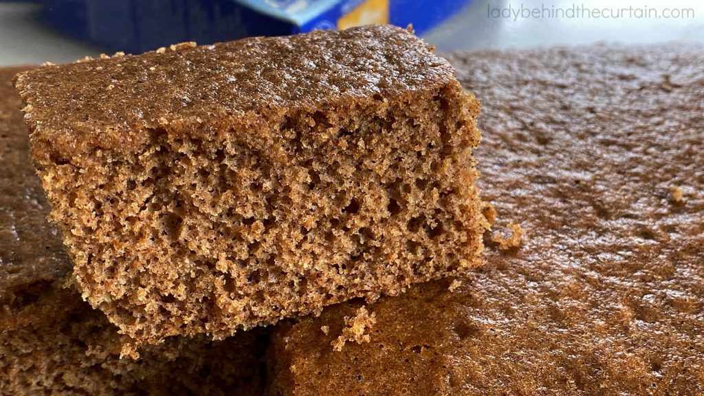 How to Make a Spice Cake From a Yellow Cake Mix