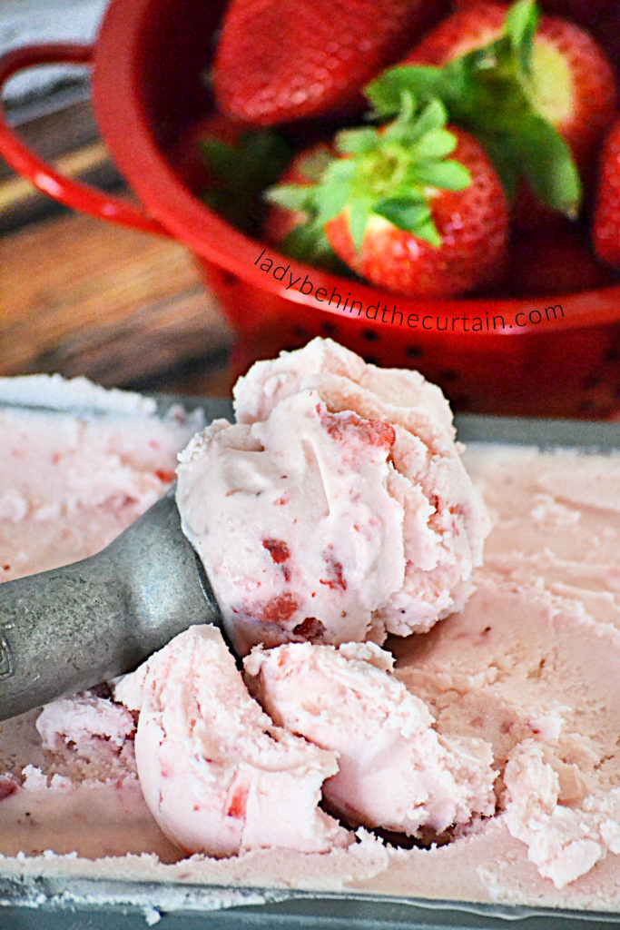 Homemade Fresh Strawberry Ice Cream