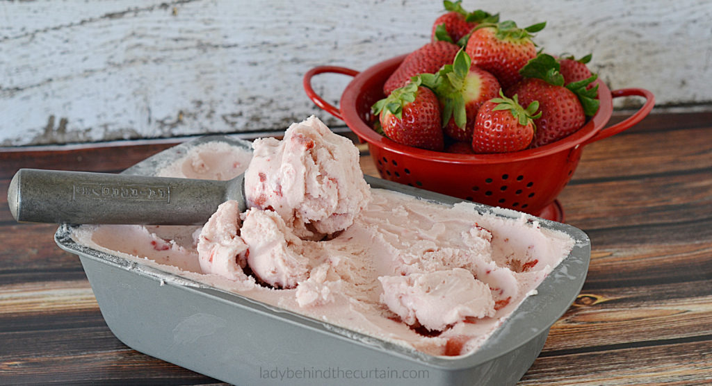 Homemade Fresh Strawberry Ice Cream