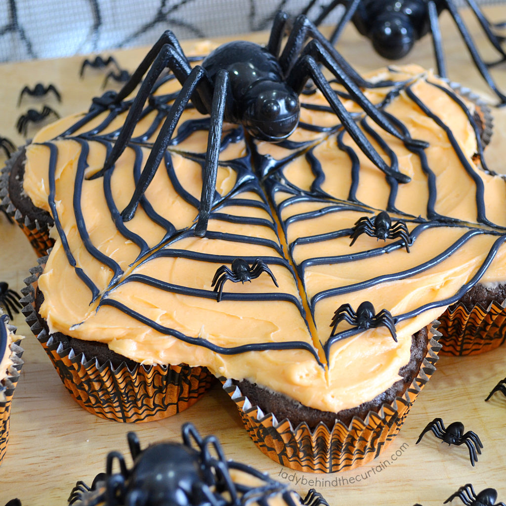 Momma Spider Halloween Pull Apart Cupcakes