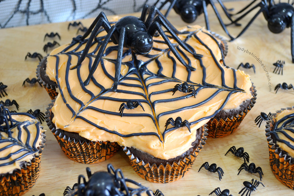 Momma Spider Halloween Pull Apart Cupcakes