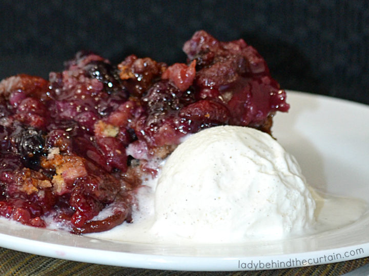 Slow Cooker Berry Cobbler