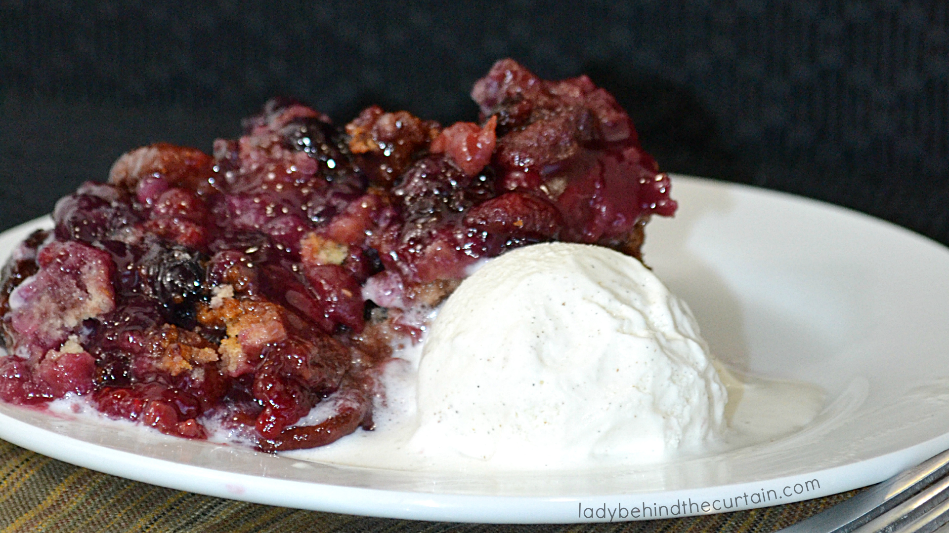 Slow Cooker Berry Cobbler, winter dessert, summer dessert,