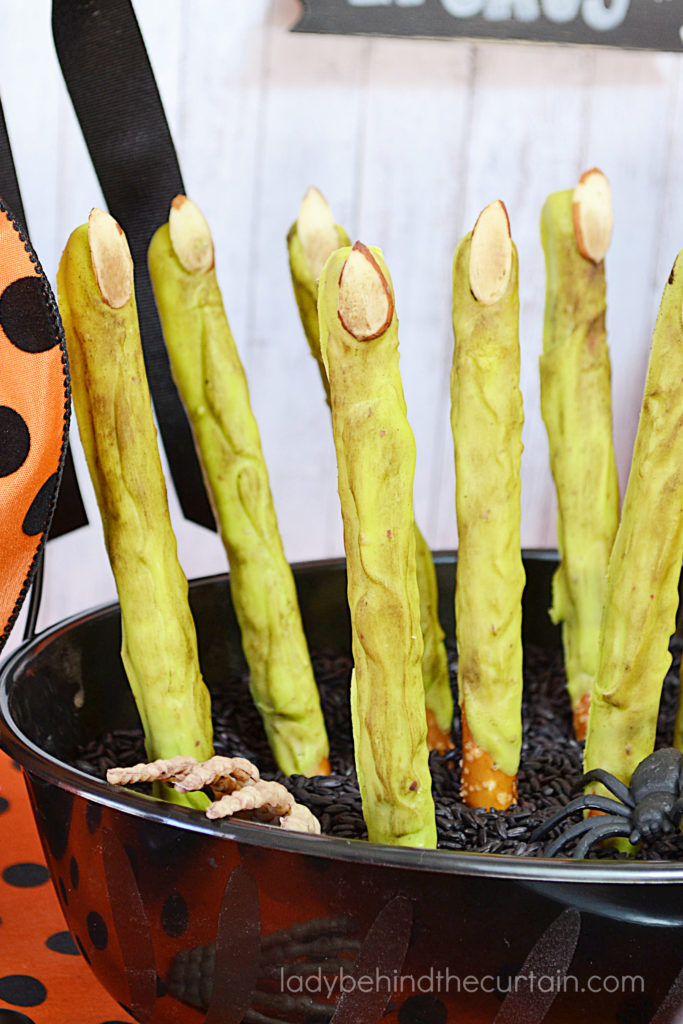 Wicked Witch Finger Halloween Pretzels 