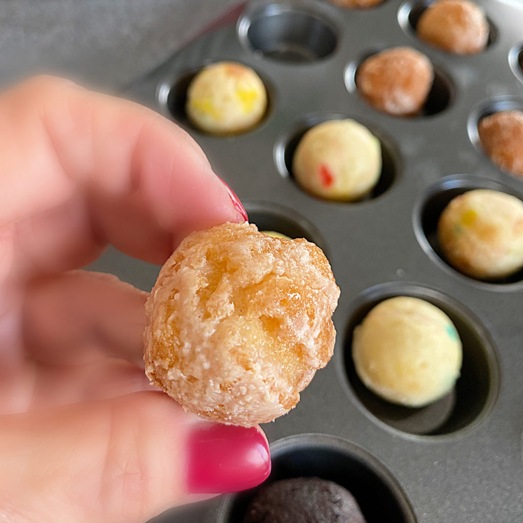 Cómo hacer Pasteles o Bolas de Pastel de Tres Maneras