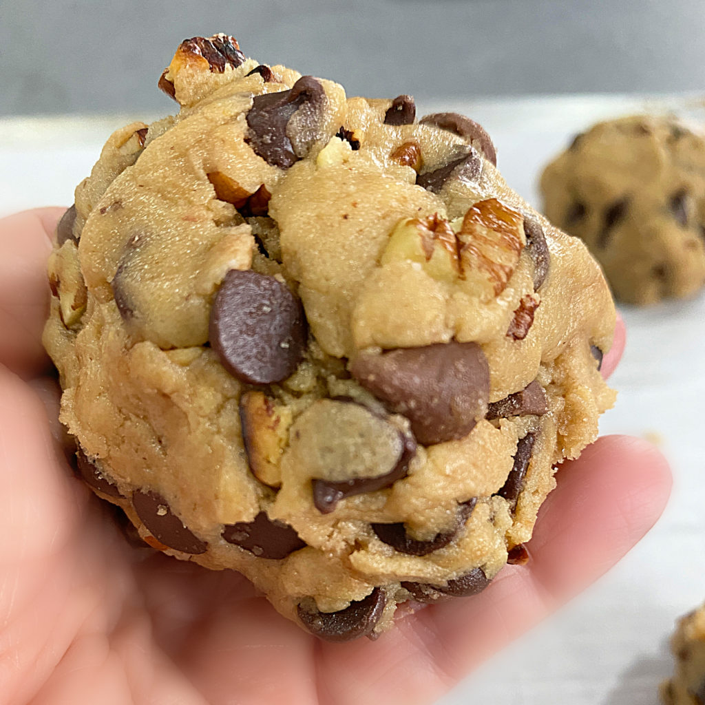 The Best Soft and Thick Chocolate Chip Cookies