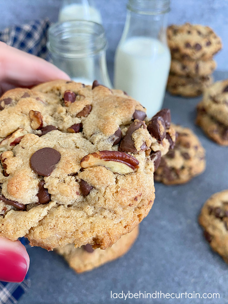 The Best Soft and Thick Chocolate Chip Cookies