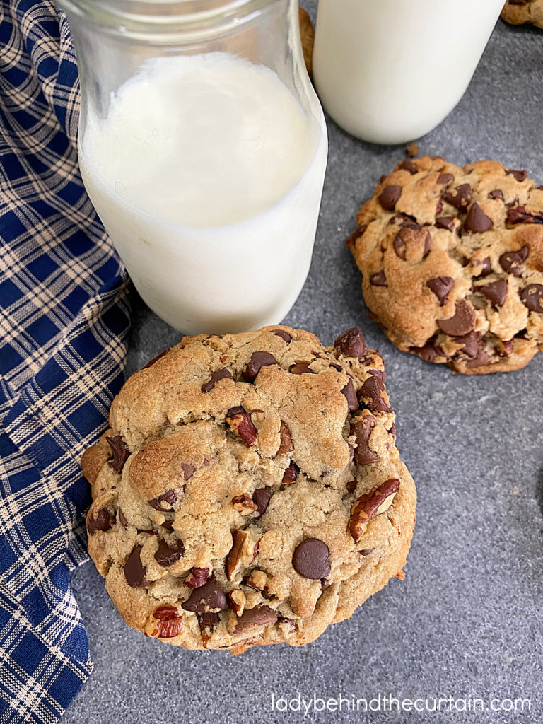 The Best Soft and Thick Chocolate Chip Cookies