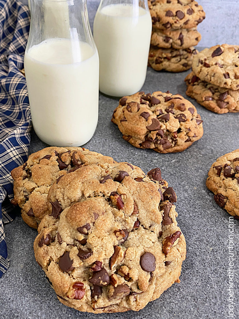 The Best Soft and Thick Chocolate Chip Cookies
