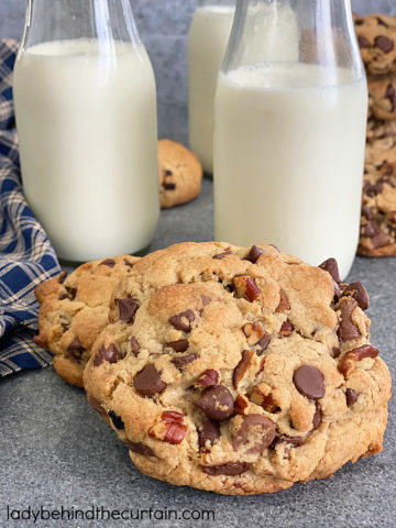 The Best Soft & Thick Chocolate Chip Cookies