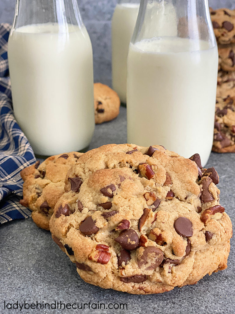 The Best Soft and Thick Chocolate Chip Cookies