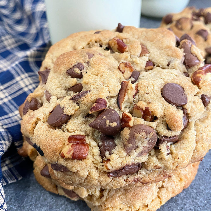 The Best Soft and Thick Chocolate Chip Cookies