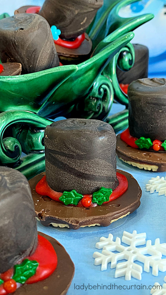 Easy Chocolate Covered Marshmallow Snowman Hat Treats