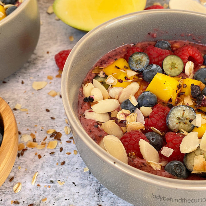 Tropical Smoothie Bowl with Toasted Topping