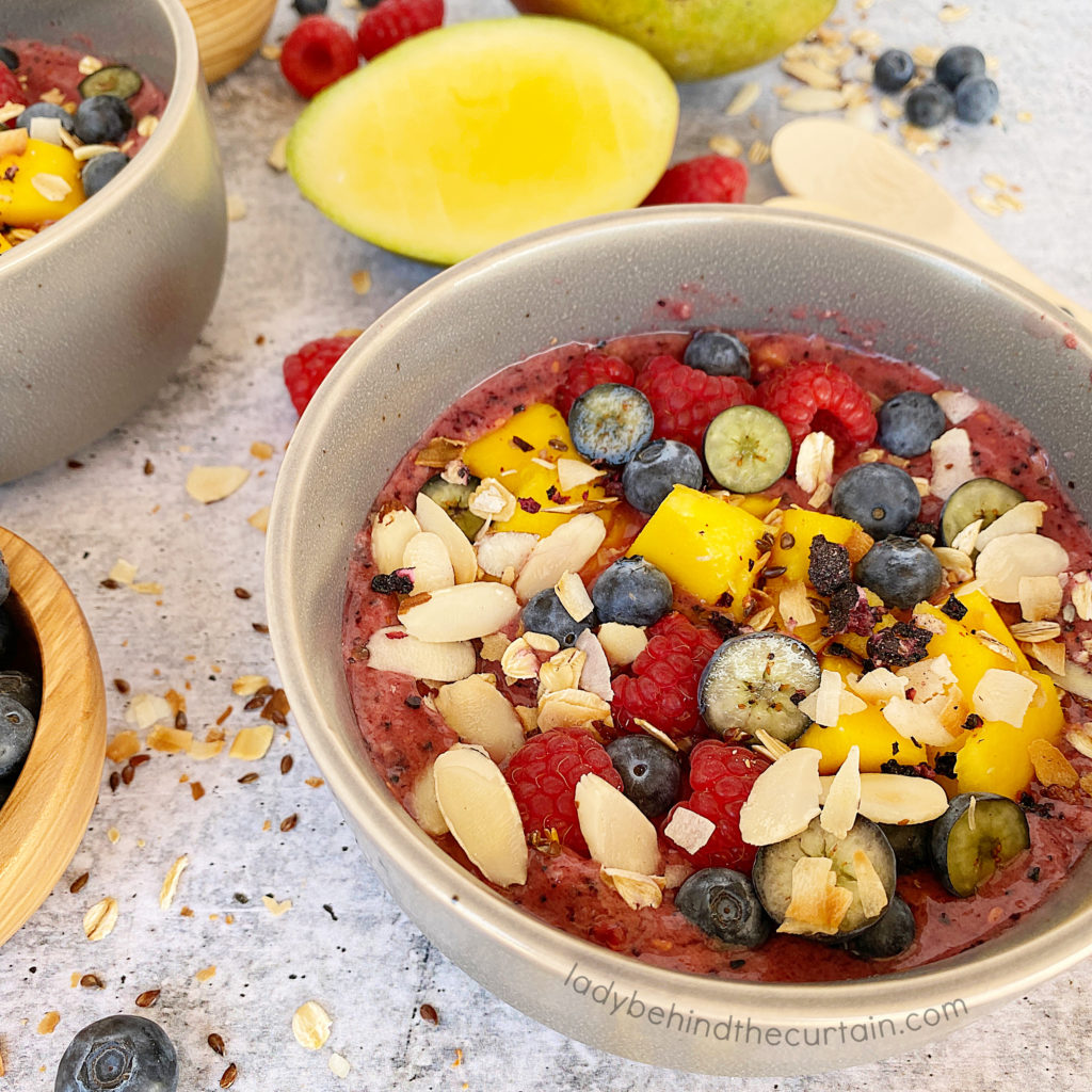 Tropical Smoothie Bowl with Toasted Topping