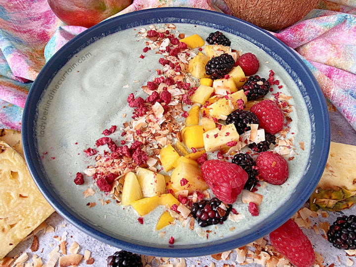 Homemade Blue Spirulina Smoothie Bowl