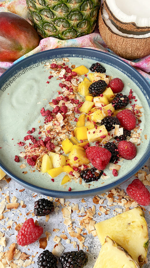 Homemade Blue Spirulina Smoothie Bowl