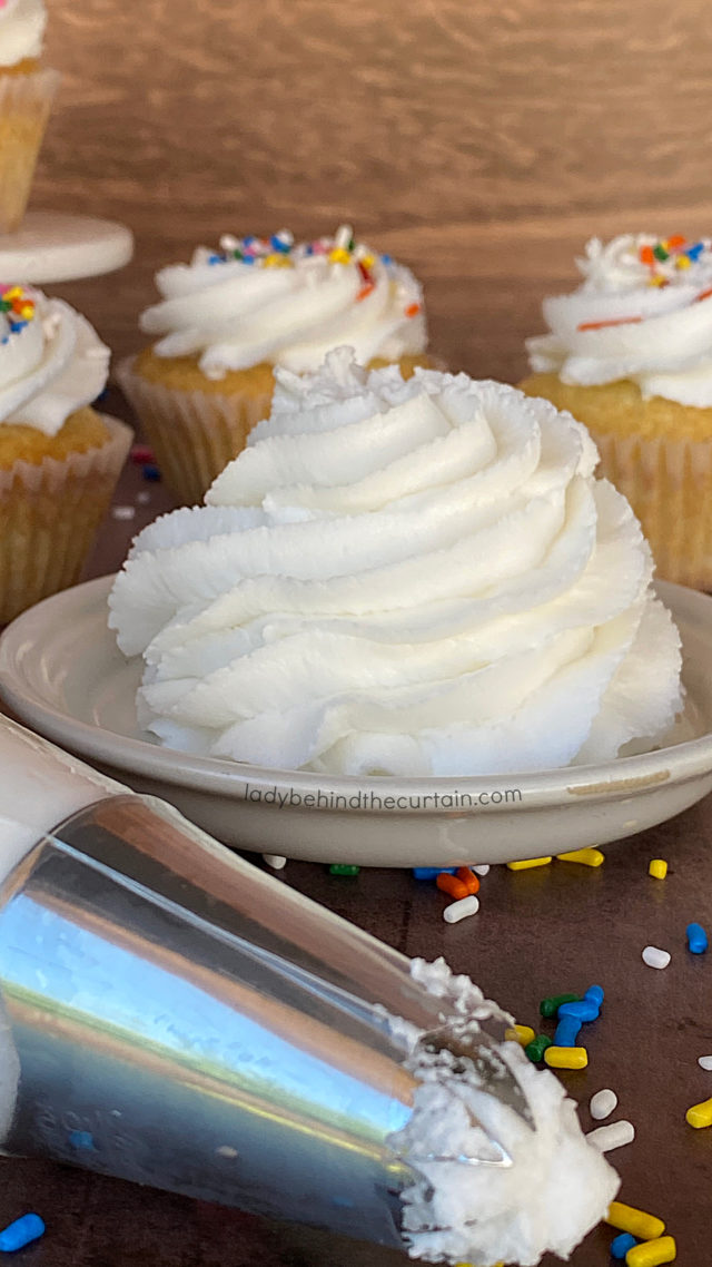 Copycat Classic Bakery White Frosting Recipe