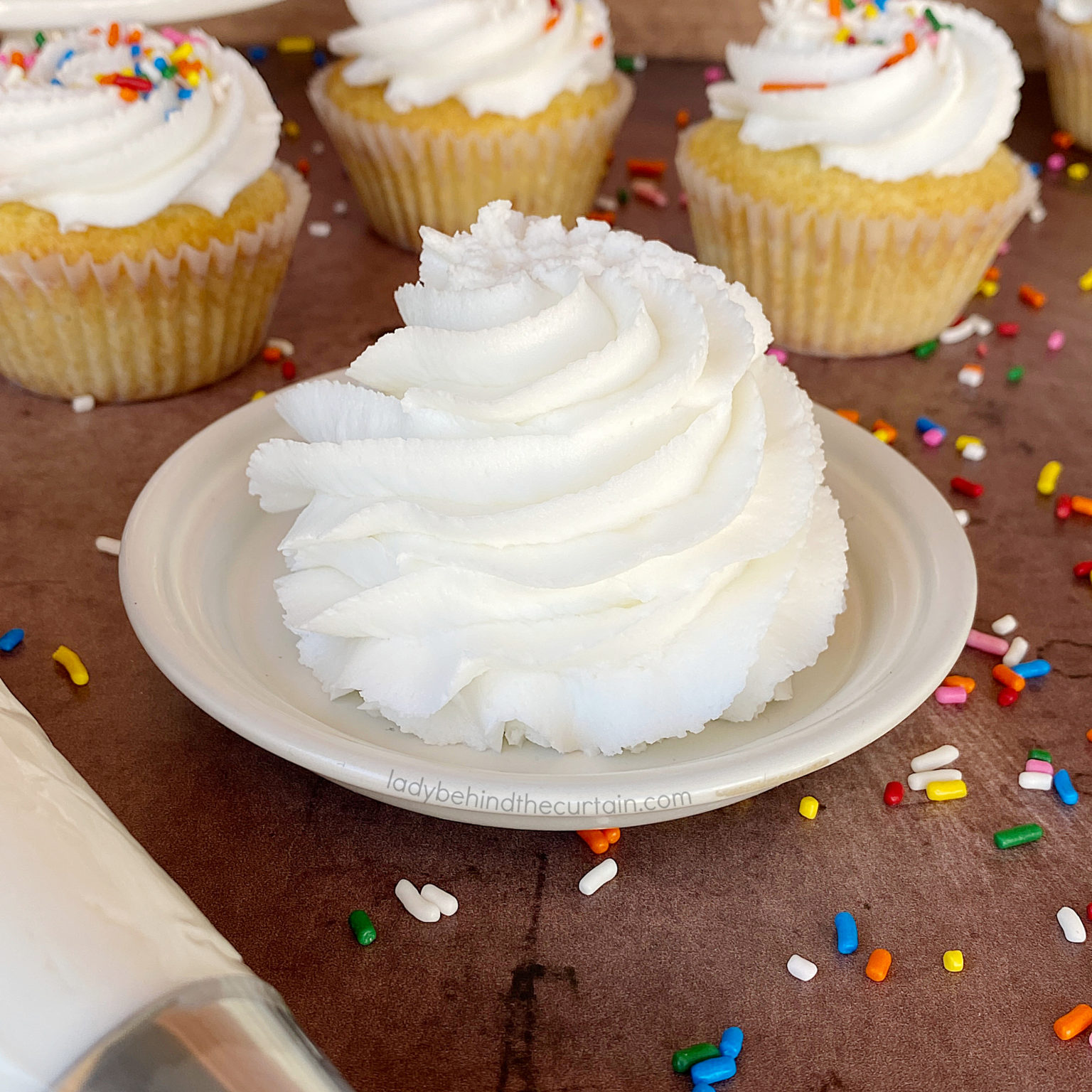 Copycat Classic Bakery White Frosting Recipe
