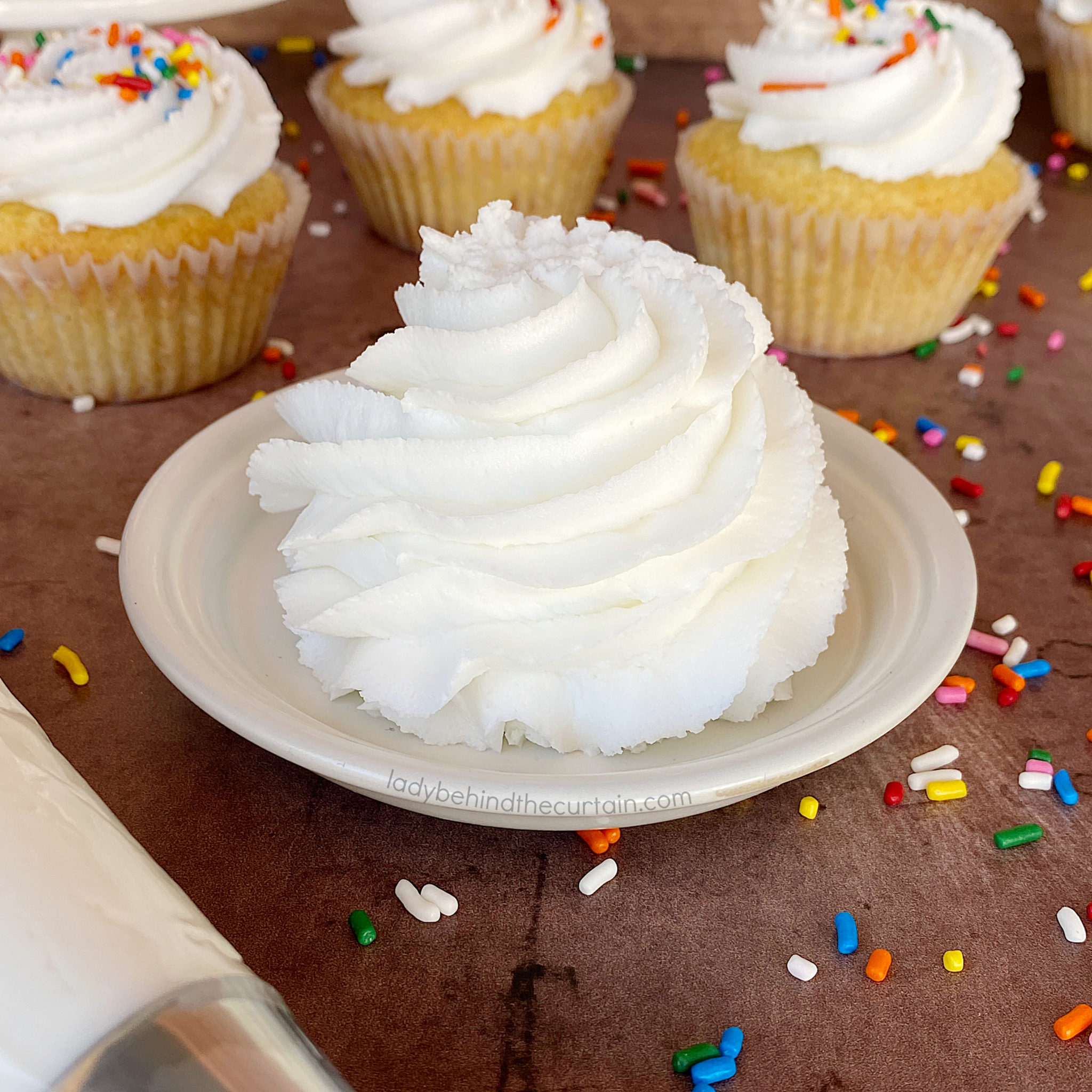 Copycat Classic Bakery White Frosting Recipe