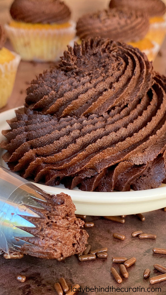 Dark Chocolate Bakery Frosting