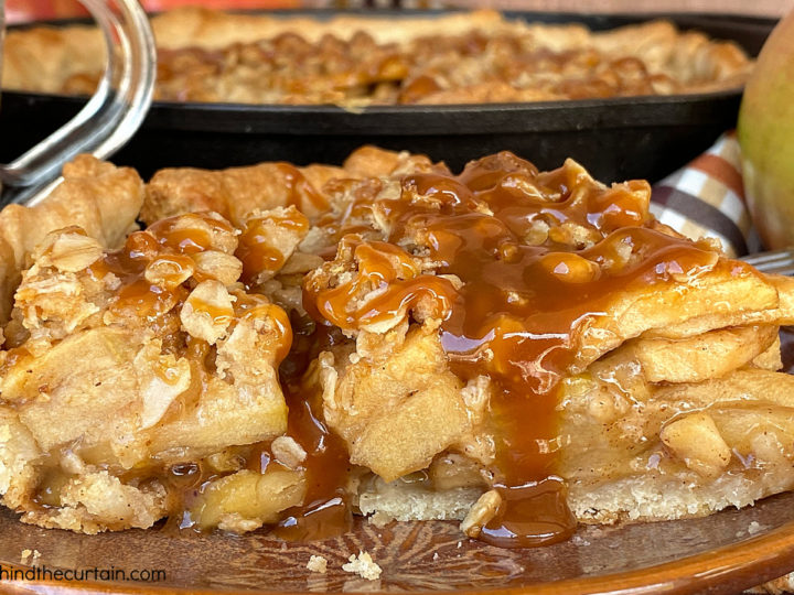 Skillet Apple Streusel Pie
