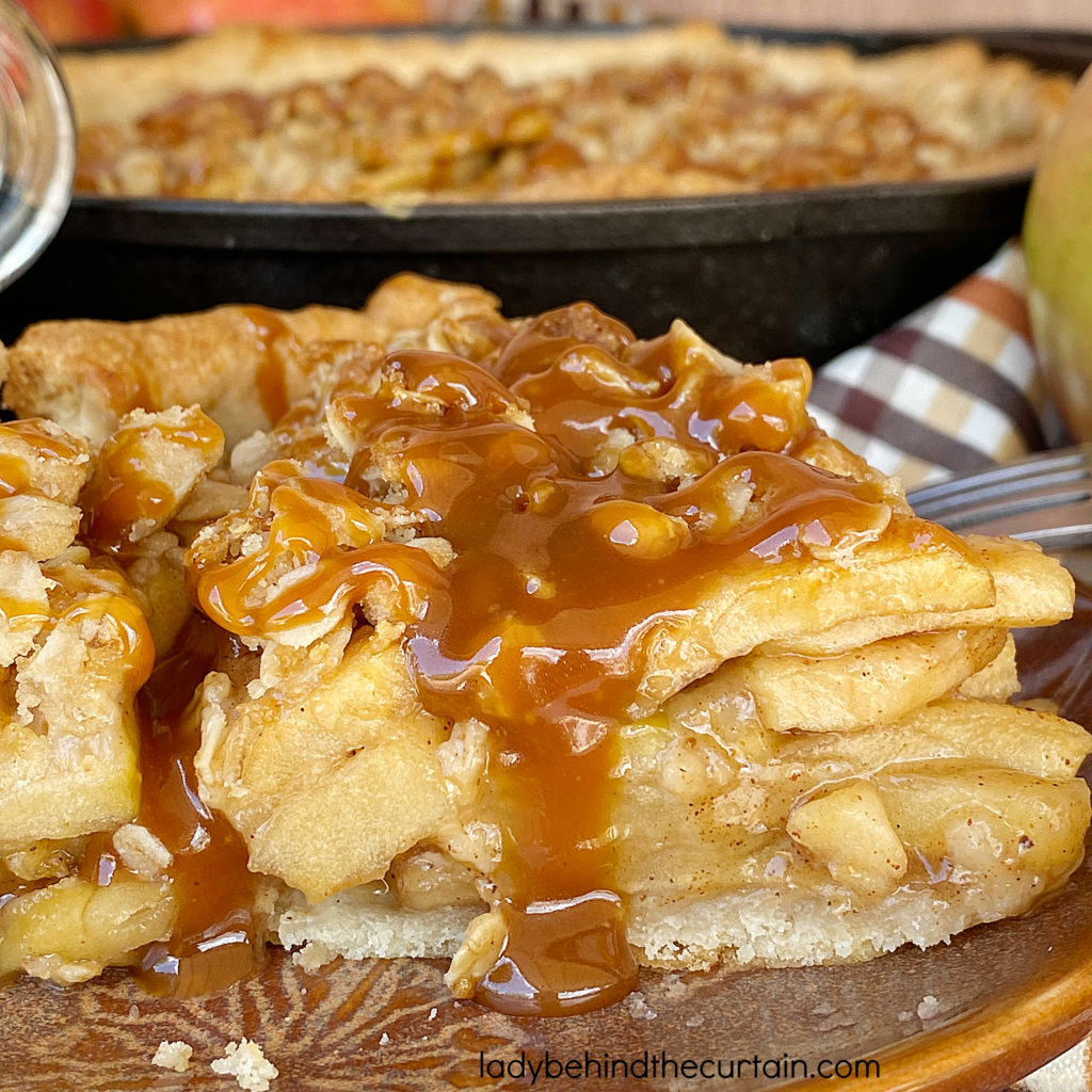 Skillet Apple Streusel Pie